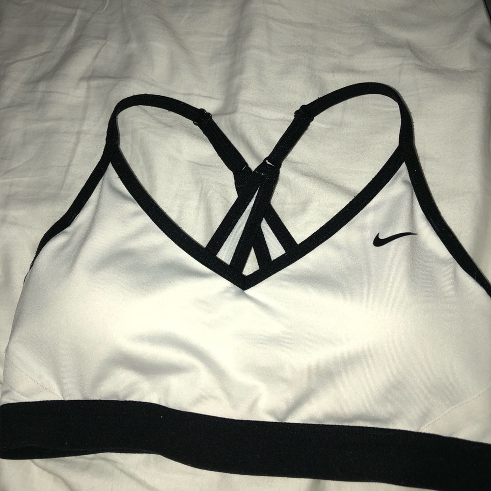 White nike sports bra